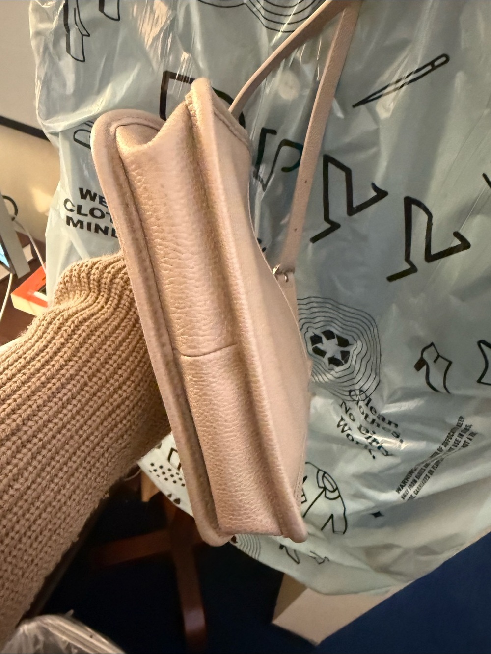 Longchamp Le Foulonné Small Zip Leather Crossbody in grey/taupe - Picture 7 of 12